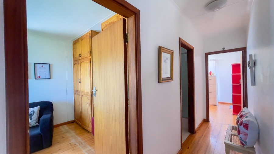 5 Bedroom Property for Sale in Glentana Western Cape